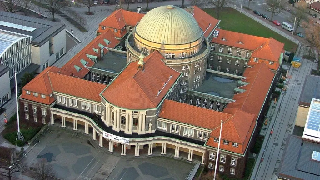 The Benefits of Living and Learning at Hamburg University - YES Germany